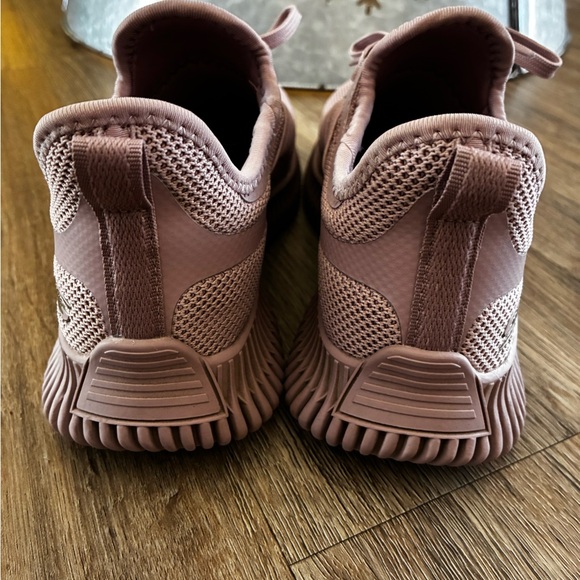 Skechers BOBS Sport Geo
- New Aesthetics. Light mauve. 6 1/2. - Picture 7 of 9